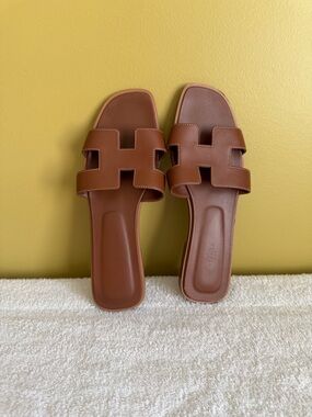 Hermes Iconic Oran Brown Slide Sandals